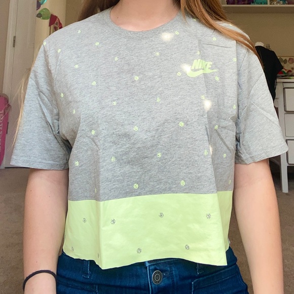 3/$20 Nike Color Block Grey and Lime Polka Dot Athletic Cut Cropped Tee - Picture 2 of 6
